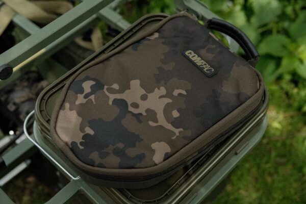 KLUG113 Compac Scales Pouch Dark Kamo